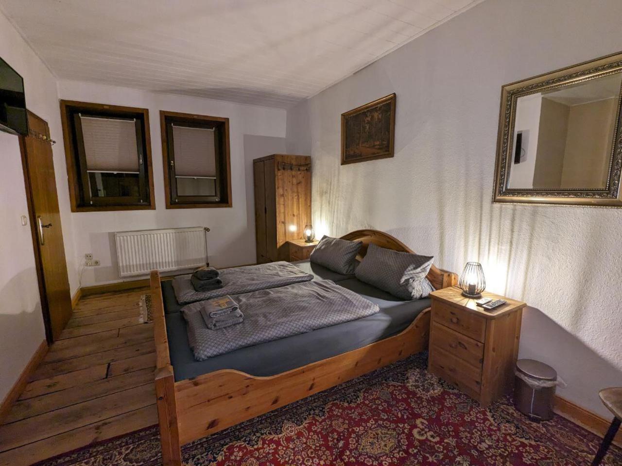 Gasthaus "Zum Goldenen Ross" Uhlstädt エクステリア 写真